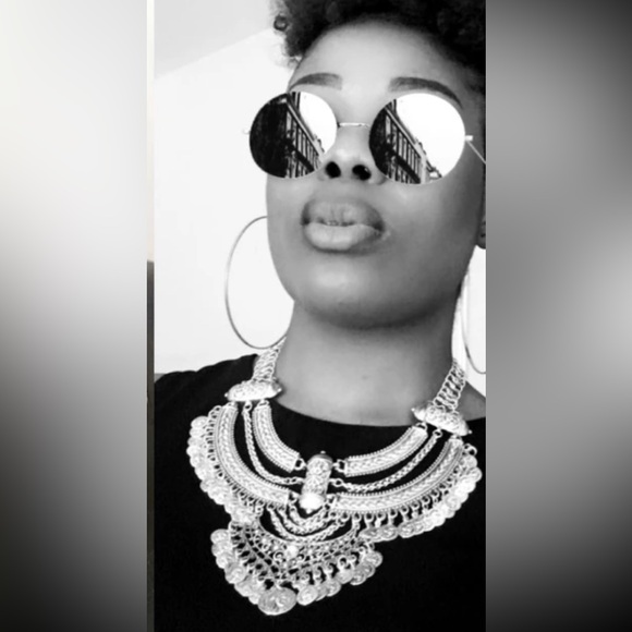 This Vintage Boho Gold Coin Jewelry Set Necklace + Earring Set is all the rage! - Picture 4 of 13